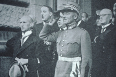Ausbruch des 2. WK, General Guisan mit Bundesrat vor dem Bundeshaus 1939
