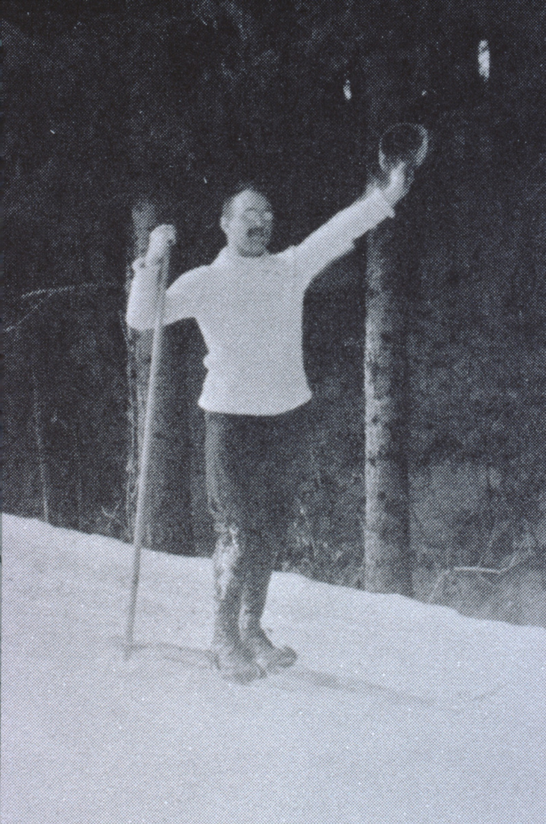 Dr. Lötscher, er war einer der ersten Skifahrer in Bäretswil. Damals genügte 1 Stock