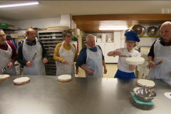 Zubereitung der Schwarzwälder Torte bei Beck Meier