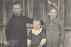 Hans-Jakob Pfenninger(-Graf) (*1920), Elsbeth (Burkhalter-)Pfenninger (*1925) und Margrit (Fischer-)Pfenninger (*1921)