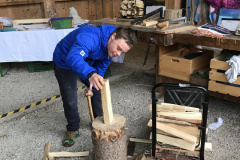 40 Jahre Hof Oberdorf, Holzspalten