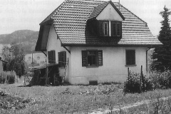 Das renovationsbedürftige Pfarrhaus (Baujahr 1925) vor dem Umbau