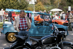 Treffen der Bäretswiler Oldtimer-Freunde, Köbi Dänzer. Hintern Citroen Mehari, vorne BMW-Motorrad