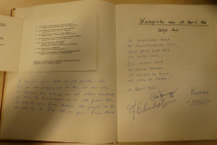 links Gästebuch mit Karte Jan. 1966, rechts Weinprobe April 1966 im Skistübli Steig 1967