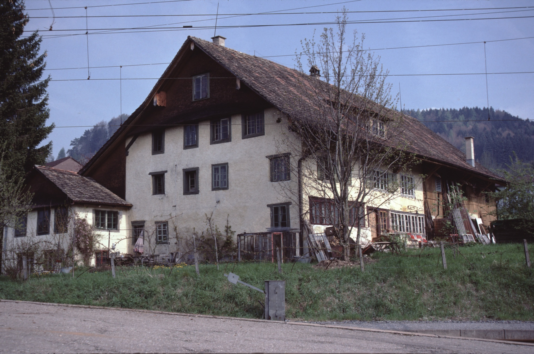 «Lettenhaus», vom Bahnhof her
