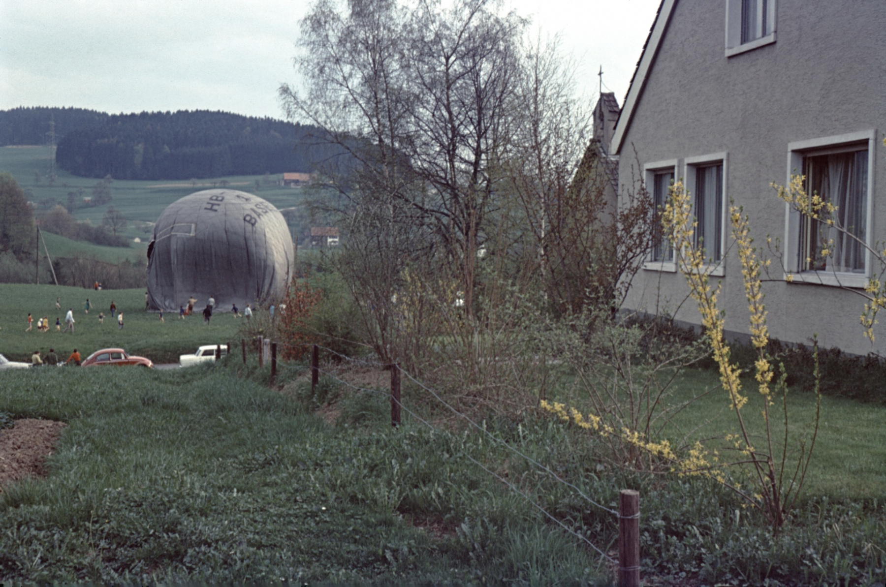 Ballon Landung auf der Wiese von Hans-Ueli Walder