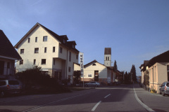 Neue Gebäude und Kirche
