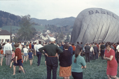 Ballon Landung zwischen Schoggihüsli + Schäppiblock, unser Dani (Albrecht) lk im Bild Ballon Landung zwischen Schoggihüsli + Schäppiblock, unser Dani (Albrecht) lk im Bild