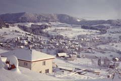 Bäretswil, Blick auf's Dorf vom Aemet aus (Engelsteinstr.20), Belmag Haus Klara Vogt (Baujahr 1967)