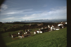 Aemet, Blick vom Engelstein (links unten Kath. Kapelle, rechts Schulhaus - Schober (Kaiser) - Sengstag)