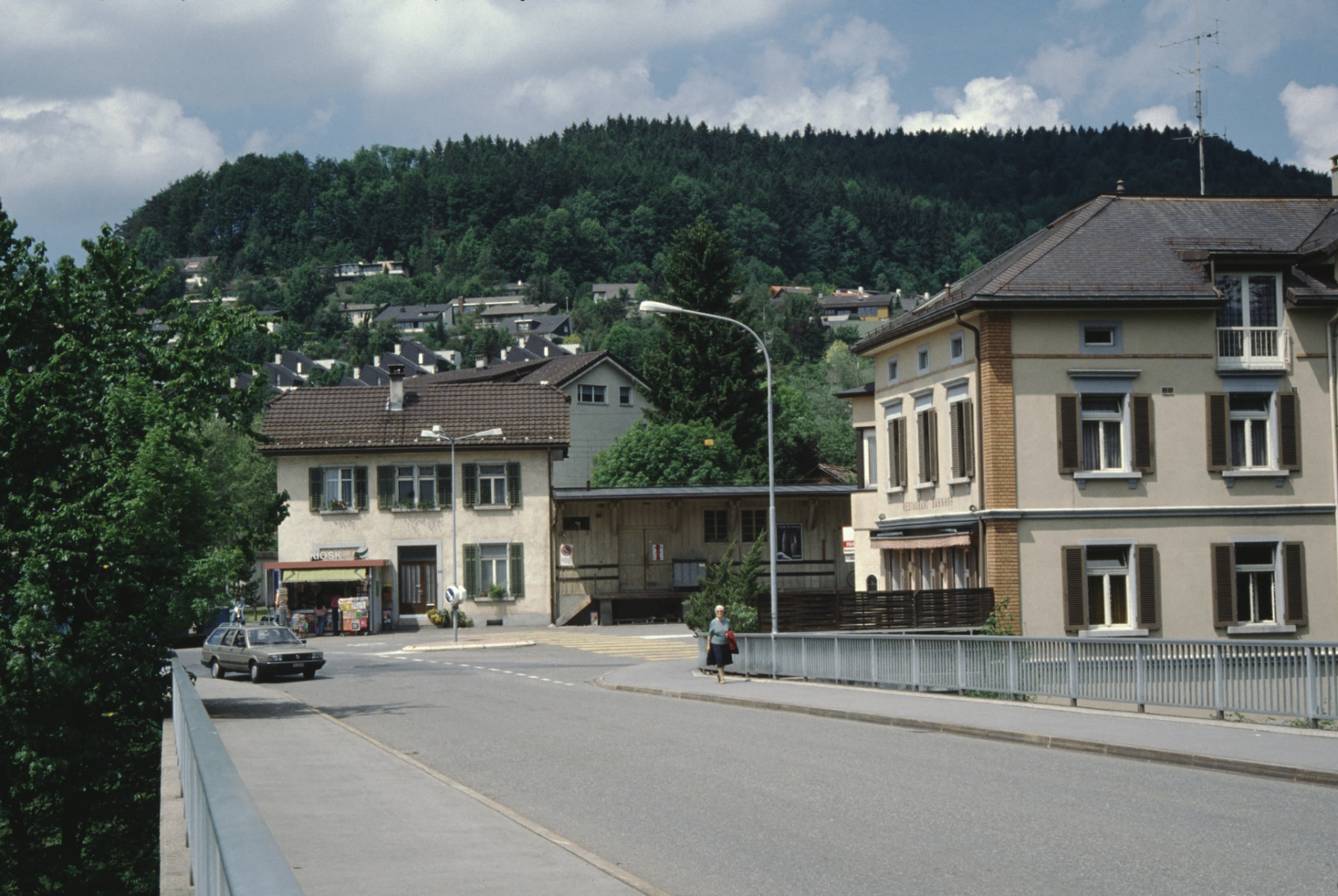 Bahnhofbrücke, Bahnhof und «Resti»