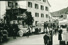 Dorfplatz + Bären mit Grossanlass Dorfplatz + Bären mit Grossanlass