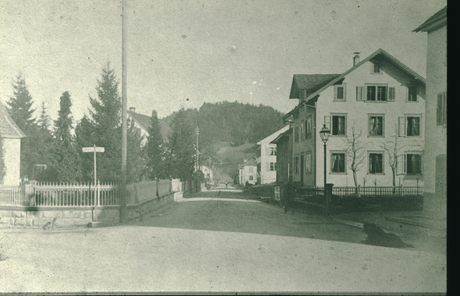Baumastr., links (abgeschnitten) altes Haus C.E.Spörri