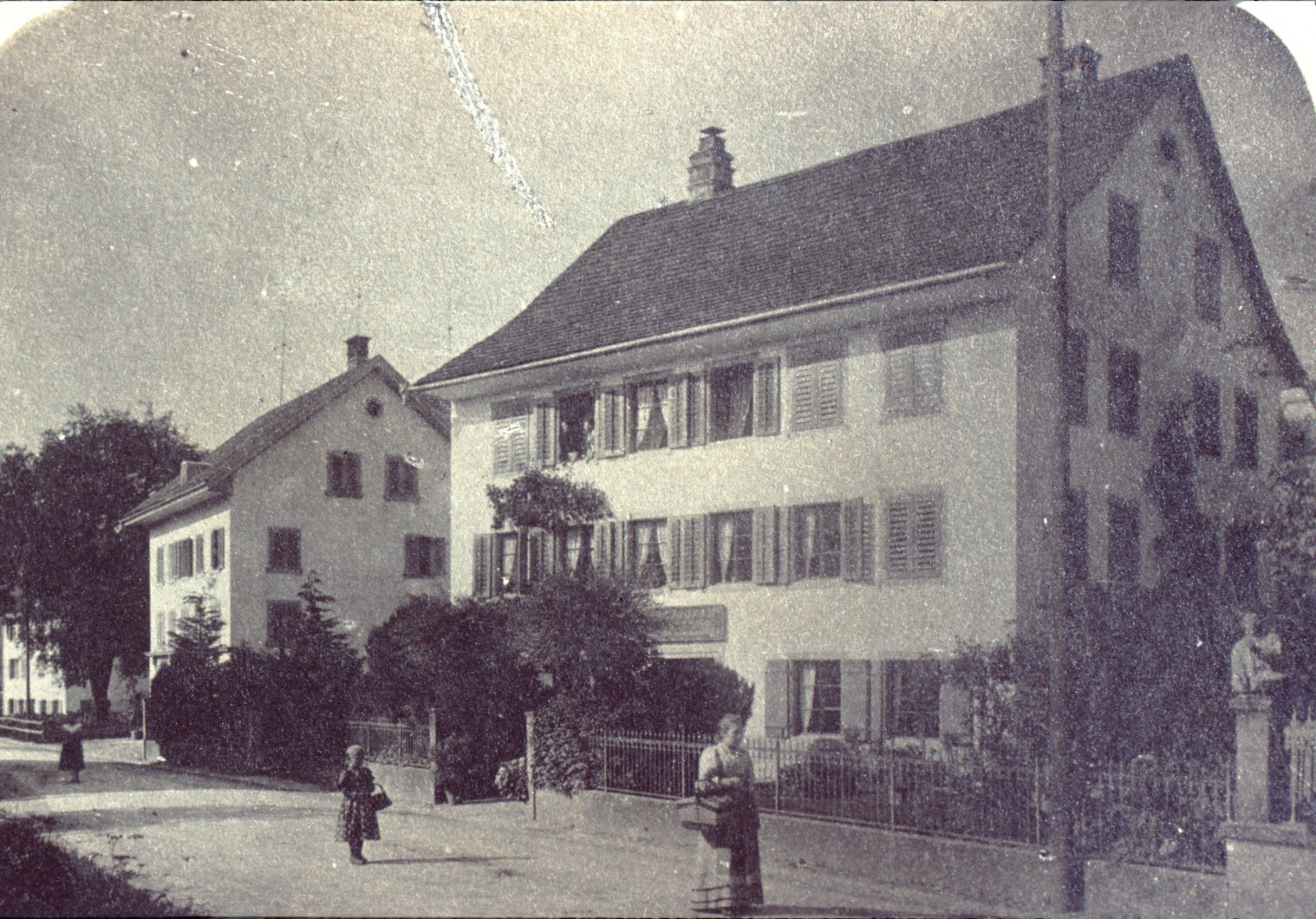 Haus neben Villa Spörri (Gde-Haus) später Läden Edith Spörri - Kirsch