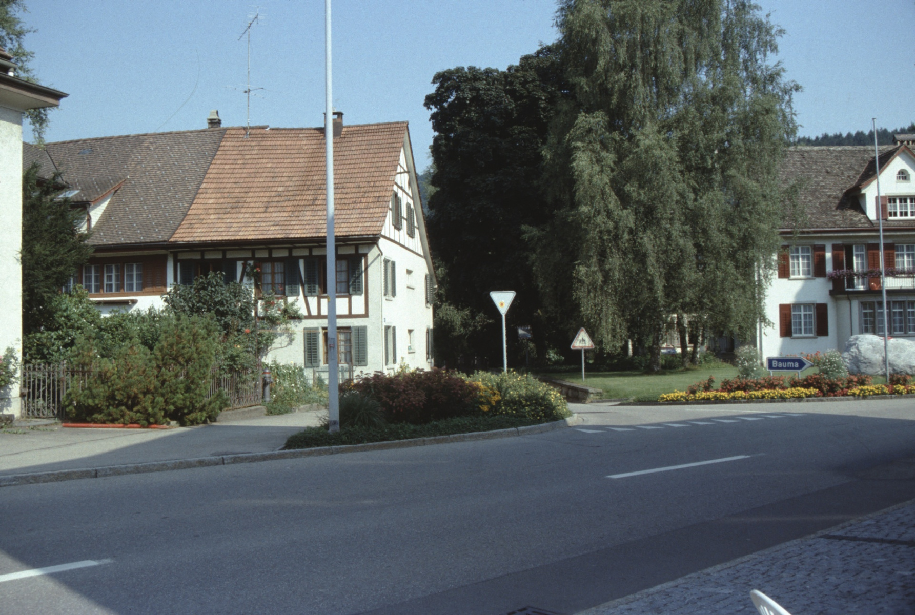 Dorfplatz und Schulhausstrasse