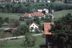 «Kosthaus im Grünen» Neuegg, dahinter Weberei