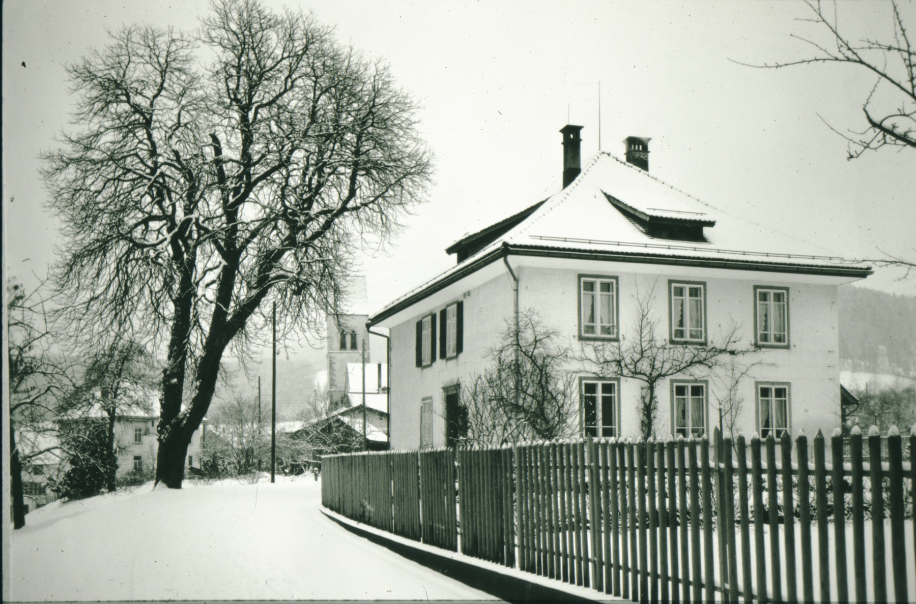 Ref. Pfarrhaus mit  Kastanienbaum