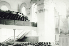 Ref. Kirche Innenansicht mit neuer Orgel