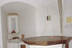 Ref. Kirche Sakristei mit Taufstein