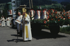 Kath. Kirche Glockenweihe Abt Ivo auf der Maur
