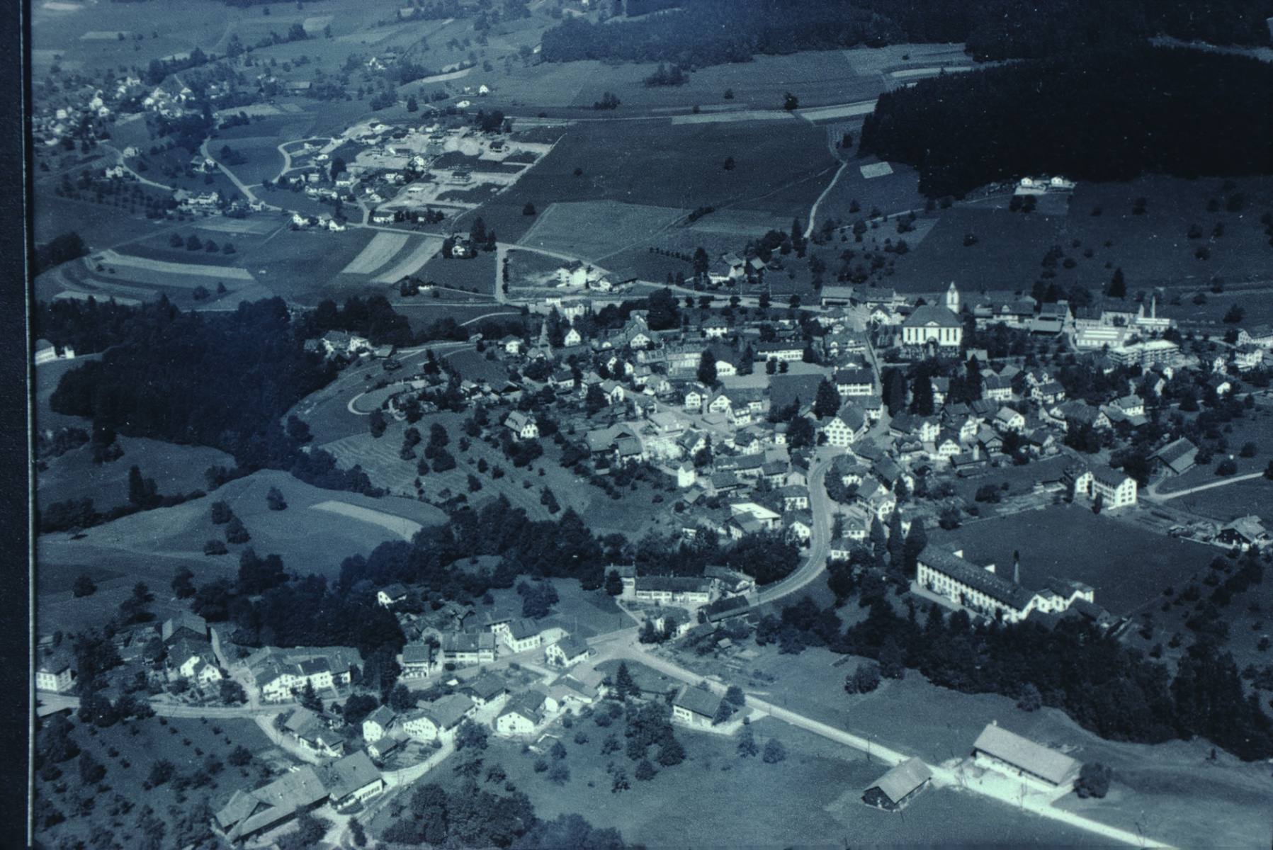 Luftaufn. Swissair Dorf mit Lettenberg