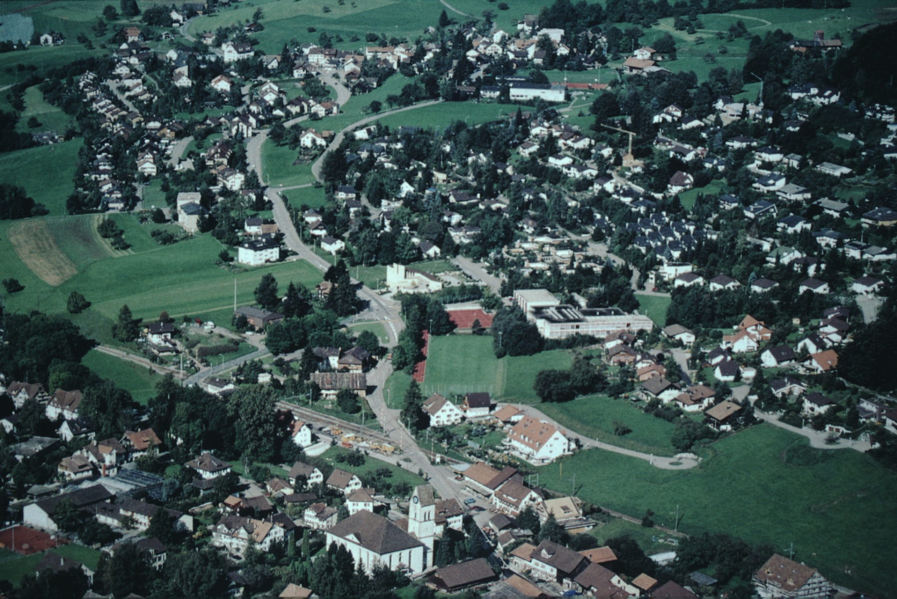 Luftaufnahme Bäretswil Ausschnitt Kirche