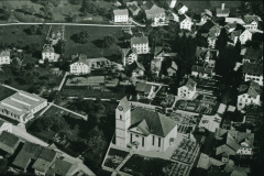 Flugaufnahme Swissair Bäretswil mit Kirche