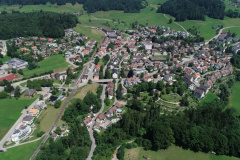 Luftaufnahme, aus westlicher Sicht, mit Schulhaus Letten