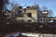 Abbruch des Hauses an der Schulhausstr durch Andi Würmli + Gehilfen