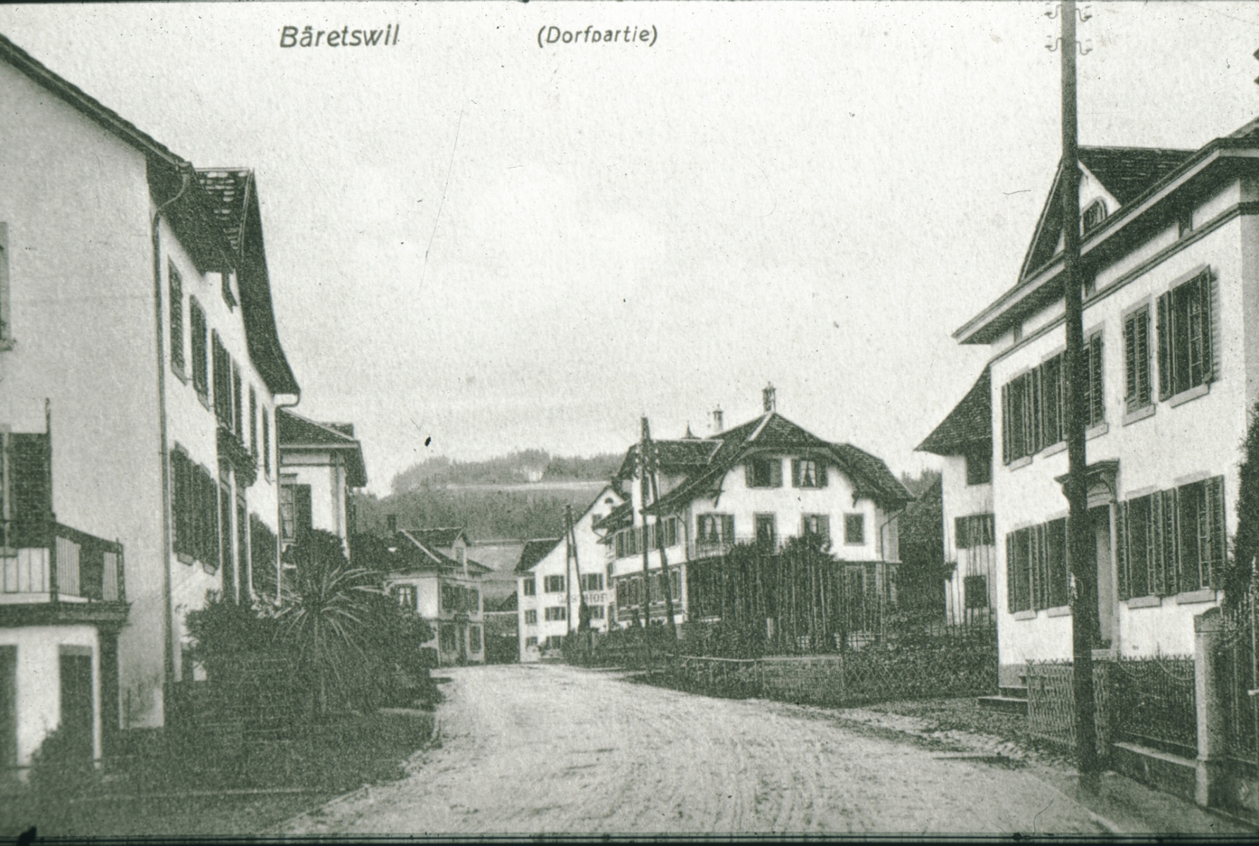 Dorfpartie, Blick gegen Dorfmitte mit Haus Raths (Post 1861 - 1869)