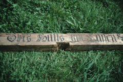 Schürli, Abbruch Hausteil Haus Peter, Balken mit Inschrift um 1800 (heute in der alten Sagi Stockrüti)