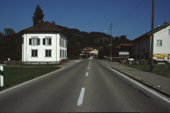 Haus Heiri Tobler, rt Velohandlung Linsi, ehem. «Velo Meier»
