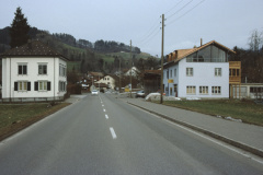 rechts Haus «Velo Meier»