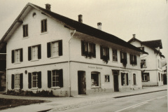 Alte Käserei mit Trachsler Hans und altem Stall