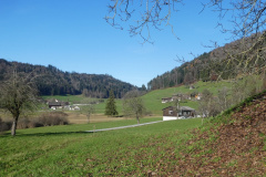 Skibeizli, dahinter Hüttenriet, Bussenthal und Laubenfelsen
