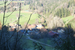 Blick auf Hinterburg und Farnböölweiher