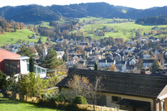Blick von der Tödistrasse aufs Dorf