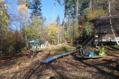 Rosinli, Rutschbahn und Spielplatz