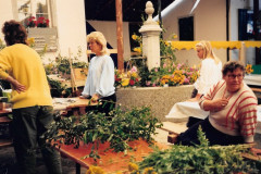Brunnenfest 1987, Rosmarie Bachmann und Käthi Meier (sitzend)
