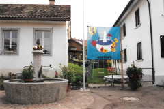 Brunnenfest 1995, Brunnen mit Fahne
