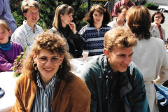Brunnenfest 1995, hinten: Annelies Nägeli, NN, Zollinger, vorne: Karin Egli und Reto Schädler (Fotograf)