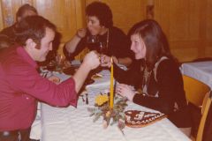 CHUCHI. Weihnachtsessen in der Gaststube Rest Frohsinn, Wappenswil. vl: Wädi Wolf und Erika Kirsch (Wolf)