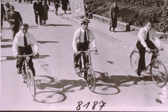 Veloclub mit Standarte, Schulhauseinweihung 1952, vl Robi Egli, Ernst Stutz