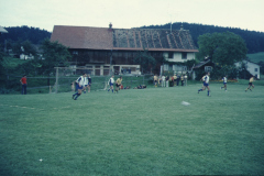 Fussballclub, Spielfeld Schulhaus Adetswil
