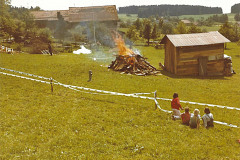 Angriffsübung im Haldenguet. Thema Feuerwehr «Einst» und «Jetzt»
