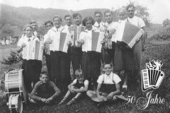 Handharmonika-Club. Gründungsfoto von 1938 im Tisenwaldsberg