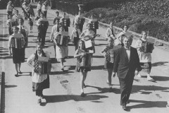 HOB. Festumzug bei der Schulhaus- und Turnhalleneinweihung 1952