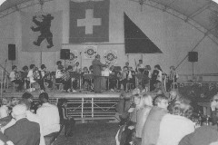 HOB. Das Harmonika-Orchester spielt 1981 zum 100J Jubiläum des Turnvereins