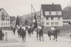 Fahnenweihe 1950. Festzug Bahnhof-Festhalle, Reiter