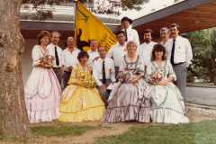 150-Jahre 1985. Fest-OK mit Ehrendamen: vl: Vreni Sieber, Sepp Gerstl, Norbert Büchler, Heidi Scherrer, Ernst Heeb, Bruno Grob, Alfred Dubach, Gerry Weber, Gabi Lüthi, Werner Bühler, Diana Mortellaro (Zollinger), Georg Mathys, Hardy Löw.